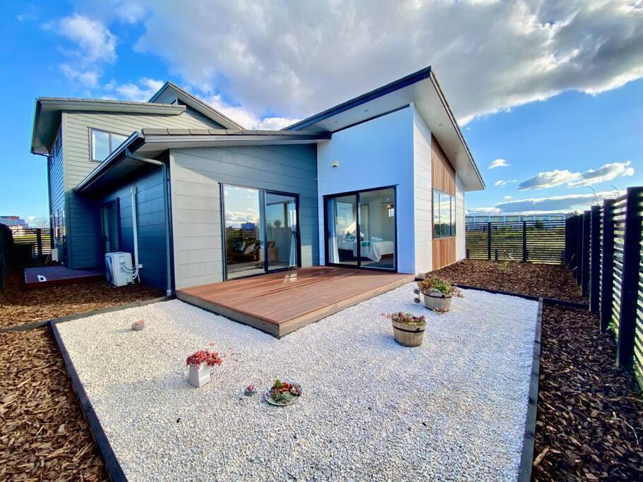 Morden Spacious New House Hamilton Exterior photo